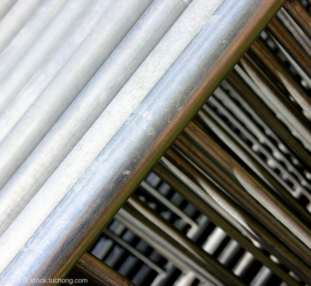 鋼護(hù)欄、鋼管及金屬建筑材料在裝修建材中的應(yīng)用與優(yōu)勢